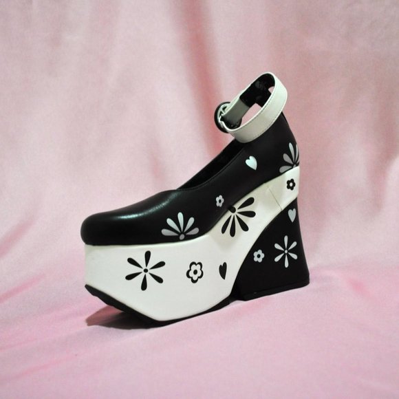 LaModa HUGE CHUNKY Platform Heels (Size 6) - Picture 4 of 6